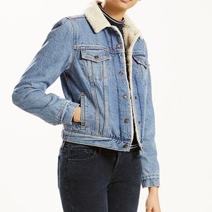NWOT Levi’s Original Sherpa Trucker Jacket